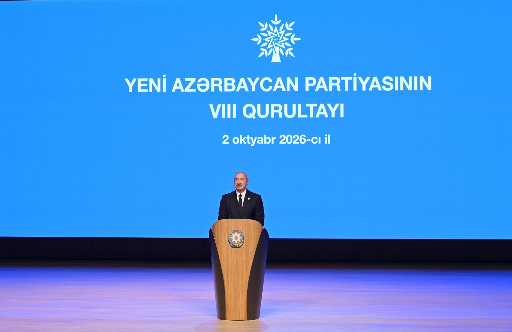 Prezident İlham Əliyev Yeni Azərbaycan Partiyasının VIII Qurultayında çıxış edir (FOTO)