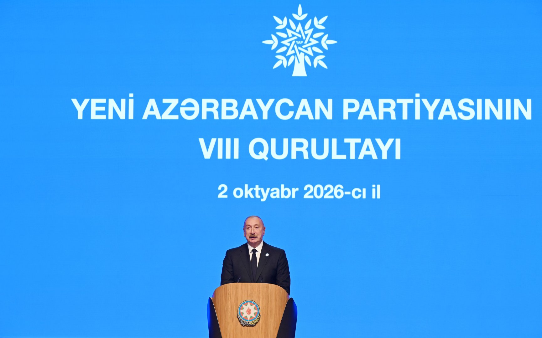 Prezident İlham Əliyev Yeni Azərbaycan Partiyasının VIII Qurultayında çıxış edir (FOTO)