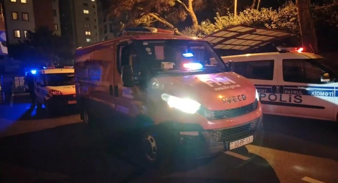 Bakıda çoxmərtəbəli yaşayış binasında yanğın baş verib (FOTO)