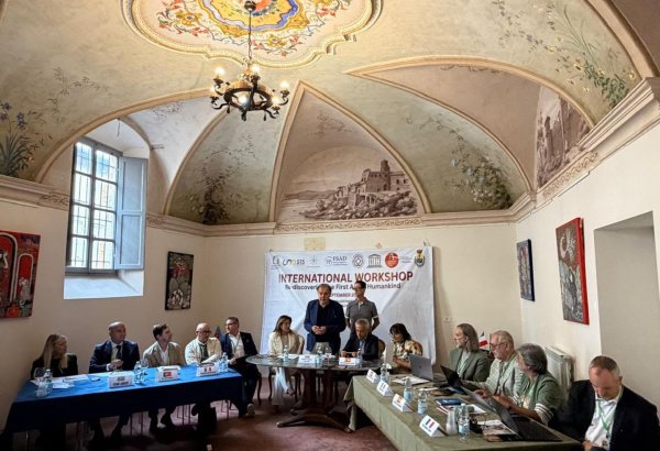 İtaliyada Azərbaycanın qədim qayaüstü sənət irsi tanıdılıb (FOTO)