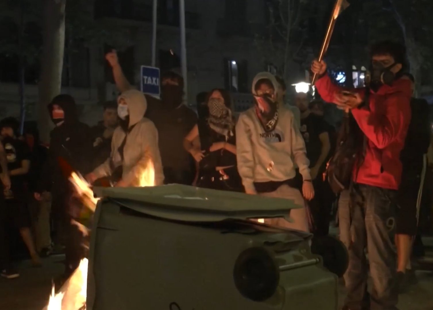 Barselonanı iğtişaşlar bürüdü - 28 polis əməkdaşı yaralanıb - FOTO