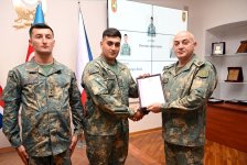 “Təlimatçı hazırlıq kursu”nu başa vuran hərbçilərə sertifikatlar təqdim edilib (FOTO)