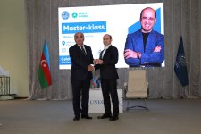PASHA Holdingin Baş İcraçı Direktoru UNEC tələbələri üçün master-klass keçib (FOTO)