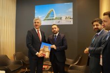 Azərbaycan kitabları Frankfurt sərgisində təqdim olunur (FOTO)