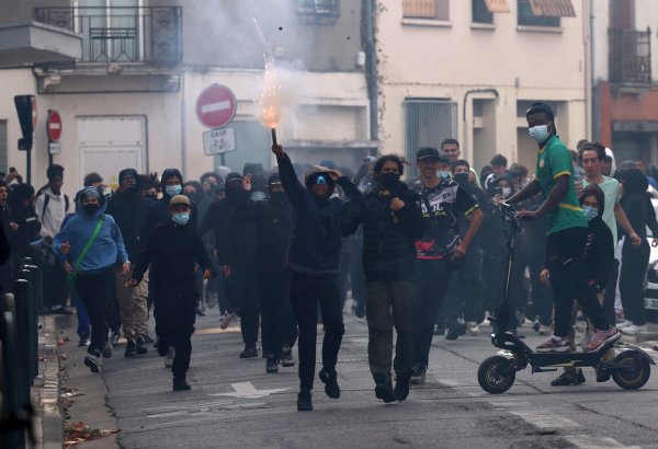 Fransada iğtişaşlar: 1200 nəfər saxlanılıb, 150 polis və jandarm əməkdaşı xəsarət alıb