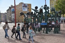 Azərbaycanın mina problemi Çexiya küçələrində sərgiləndi (FOTO)