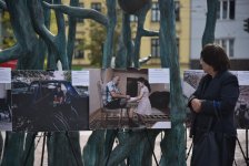 Azərbaycanın mina problemi Çexiya küçələrində sərgiləndi (FOTO)