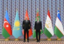 Prezident İlham Əliyev Azərbaycan və Mərkəzi Asiya Dövlət Başçılarının 8-ci Məşvərət görüşündə iştirak etmək üçün “Avaza” Kompleksinə gəldi (FOTO)