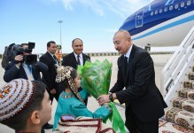 Prezident İlham Əliyev Türkmənistana işgüzar səfərə gəlib (FOTO)