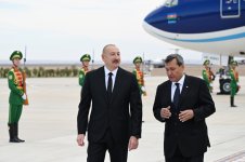 Prezident İlham Əliyev Türkmənistana işgüzar səfərə gəlib (FOTO)
