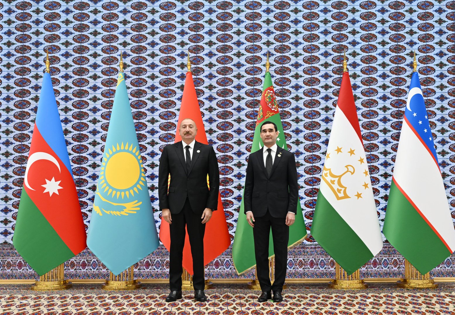 Prezident İlham Əliyev Azərbaycan və Mərkəzi Asiya Dövlət Başçılarının 8-ci Məşvərət görüşündə iştirak etmək üçün “Avaza” Kompleksinə gəldi (FOTO)