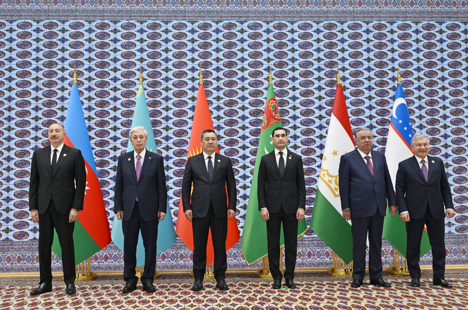 Prezident İlham Əliyev Azərbaycan və Mərkəzi Asiya Dövlət Başçılarının 8-ci Məşvərət görüşündə iştirak etmək üçün “Avaza” Kompleksinə gəldi (FOTO)