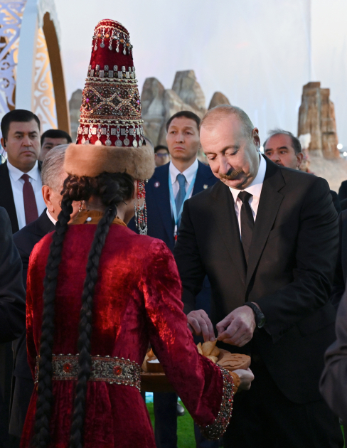 Prezident İlham Əliyev MDB Ölkələrinin Milli Kulinariya Festivalı ilə tanış olub, rəsmi qəbulda iştirak edib (FOTO)