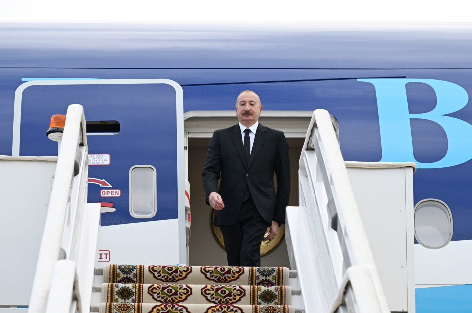 Prezident İlham Əliyev Türkmənistana işgüzar səfərə gəlib (FOTO)