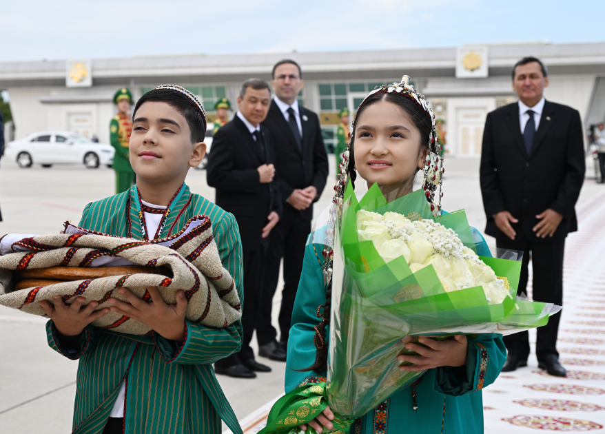 Prezident İlham Əliyev Türkmənistana işgüzar səfərə gəlib (FOTO)