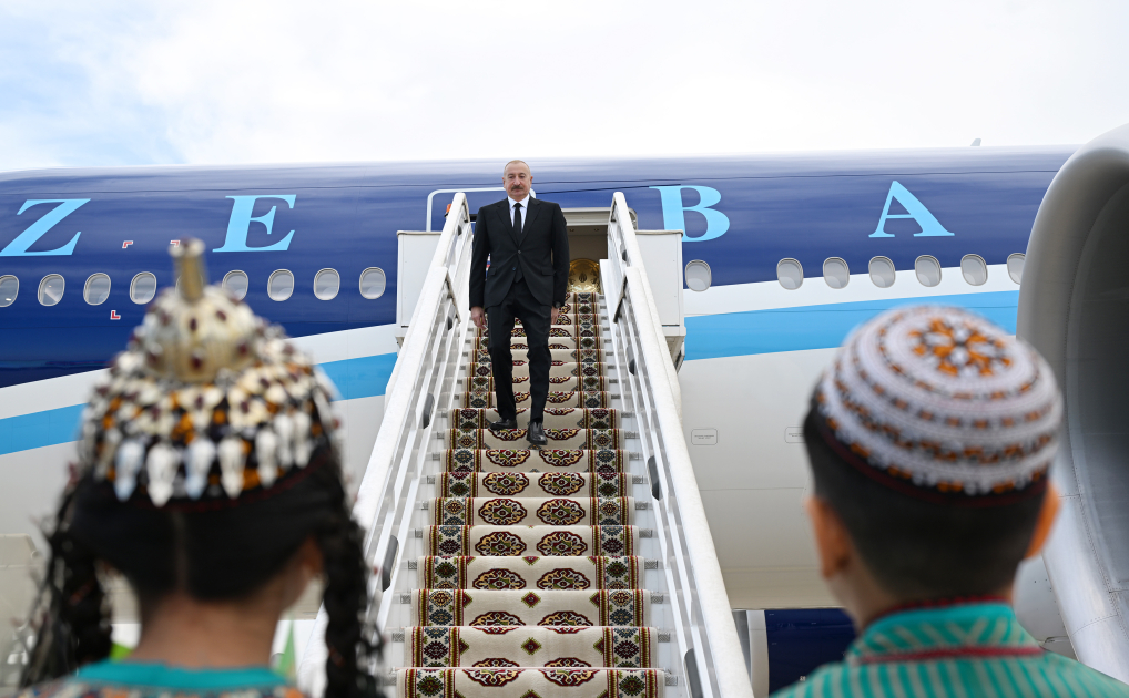 Prezident İlham Əliyev Türkmənistana işgüzar səfərə gəlib (FOTO)