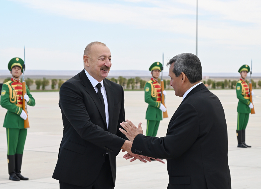 Prezident İlham Əliyev Türkmənistana işgüzar səfərə gəlib (FOTO)