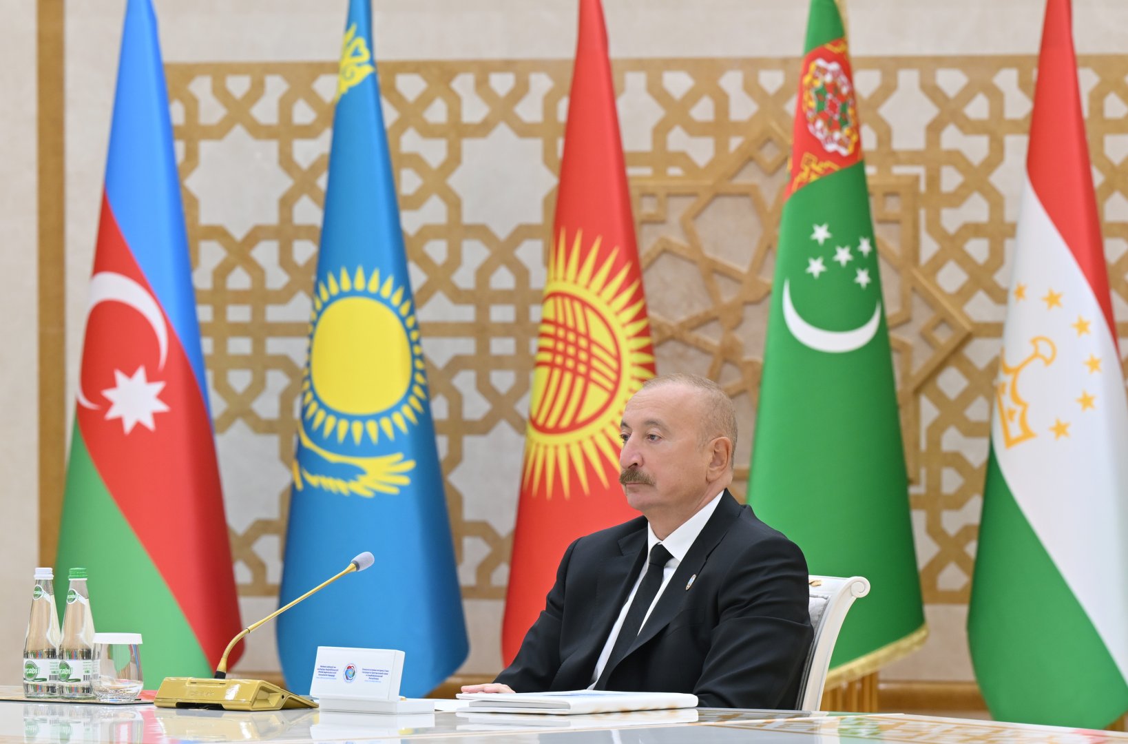 Prezident İlham Əliyev Türkmənbaşıda Azərbaycan və Mərkəzi Asiya Dövlət başçılarının 8-ci Məşvərət görüşündə iştirak edir (FOTO)
