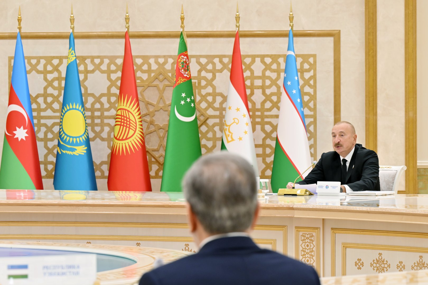 Prezident İlham Əliyev Türkmənbaşıda Azərbaycan və Mərkəzi Asiya Dövlət başçılarının 8-ci Məşvərət görüşündə iştirak edir (FOTO)