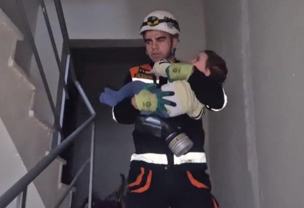 Ceyranbatanda yaşayış binasında baş vermiş yanğın söndürülüb (FOTO/VİDEO) (YENİLƏNİB)