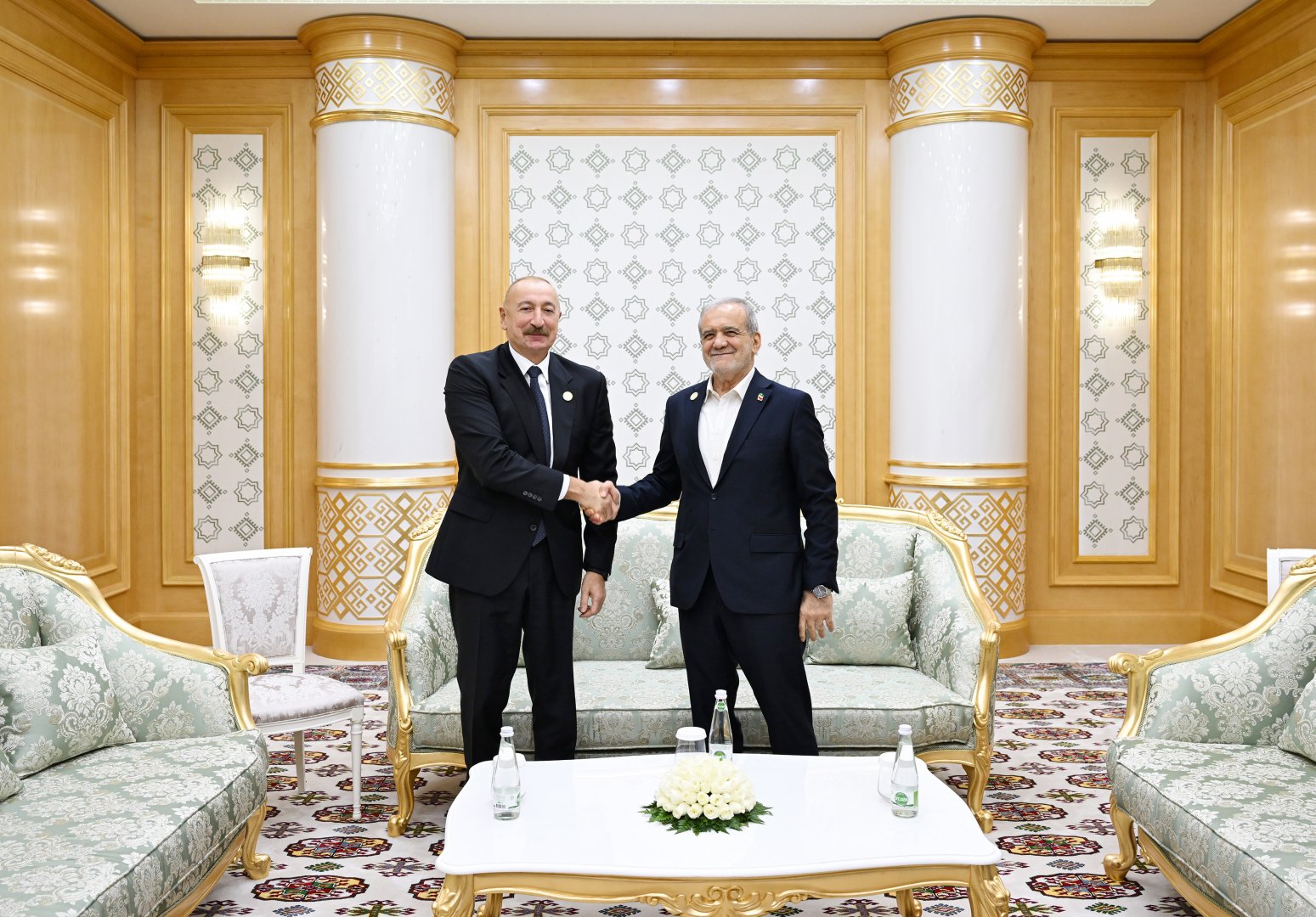 Türkmənbaşı şəhərində Prezident İlham Əliyevin İran Prezidenti ilə görüşü keçirilib (FOTO)