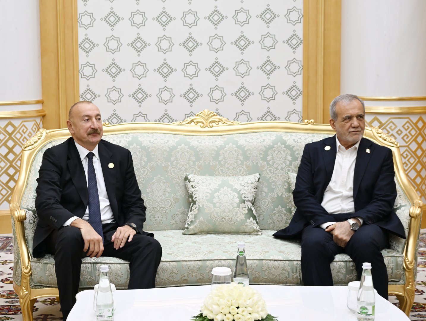 Türkmənbaşı şəhərində Prezident İlham Əliyevin İran Prezidenti ilə görüşü keçirilib (FOTO)