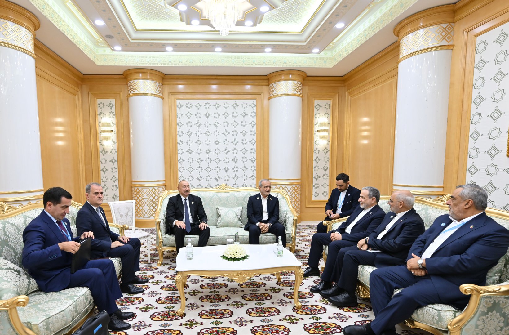 Türkmənbaşı şəhərində Prezident İlham Əliyevin İran Prezidenti ilə görüşü keçirilib (FOTO)