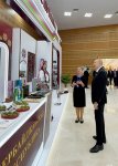 Prezident İlham Əliyev Türkmənbaşıda MDB-nin iştirakçı ölkələrinin milli stendləri ilə tanış olub (FOTO)