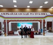 Prezident İlham Əliyev Türkmənbaşıda MDB-nin iştirakçı ölkələrinin milli stendləri ilə tanış olub (FOTO)