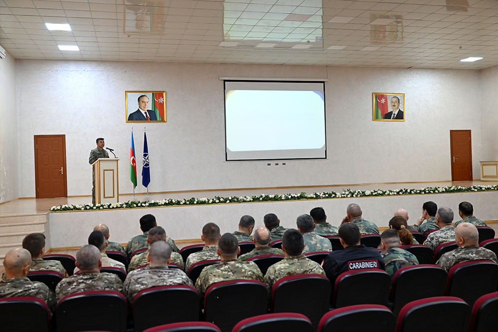Bakıda NATO-nun təlim kursu keçirilir (FOTO)