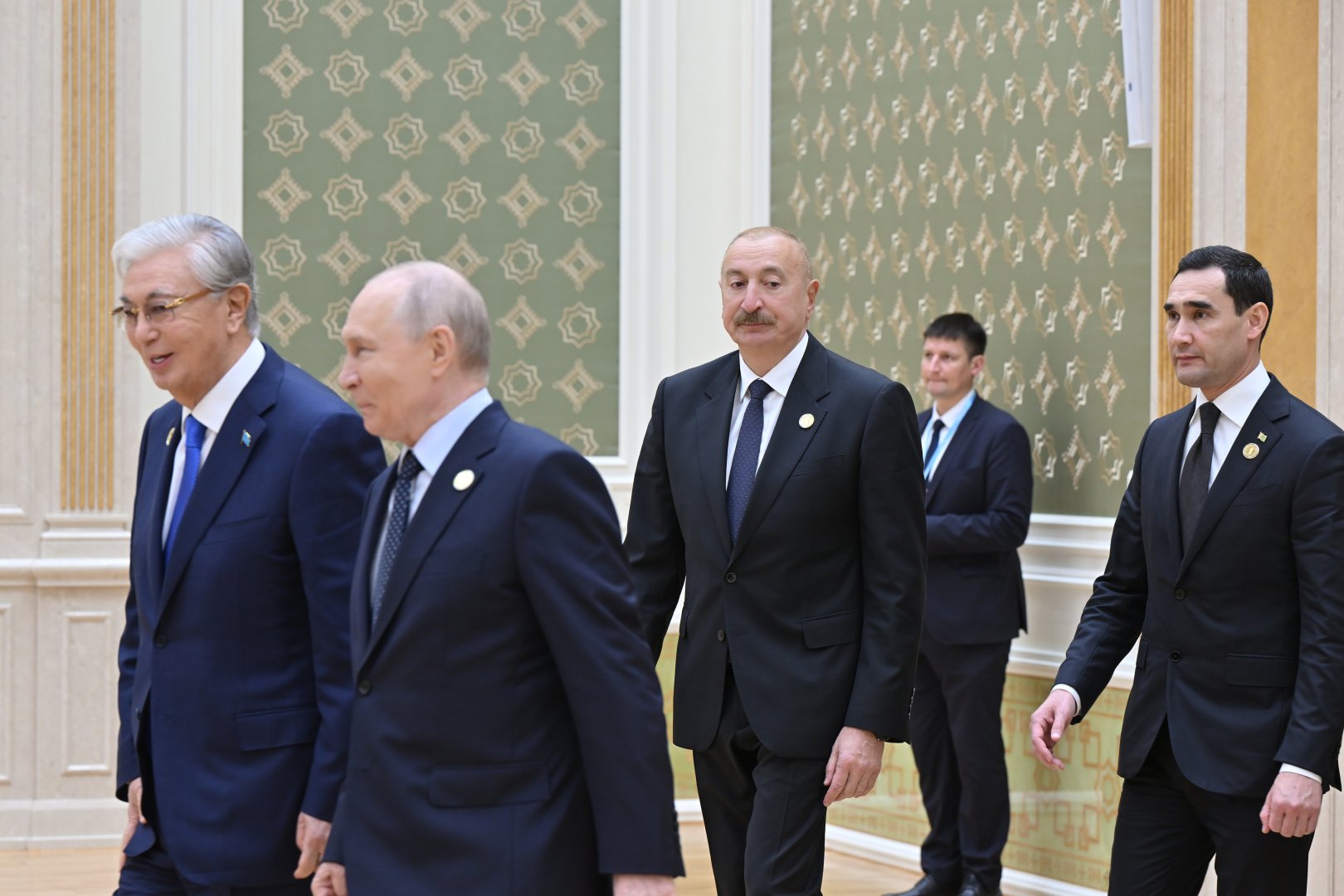 Prezident İlham Əliyev Türkmənbaşı şəhərində Xəzər Ekoloji Sammitinin geniş tərkibdə iclasında iştirak edib (FOTO)