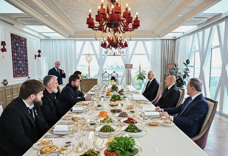 Prezident İlham Əliyev və Rusiyanın Çeçenistan Respublikasının başçısı birgə nahar ediblər (FOTO/VİDEO)