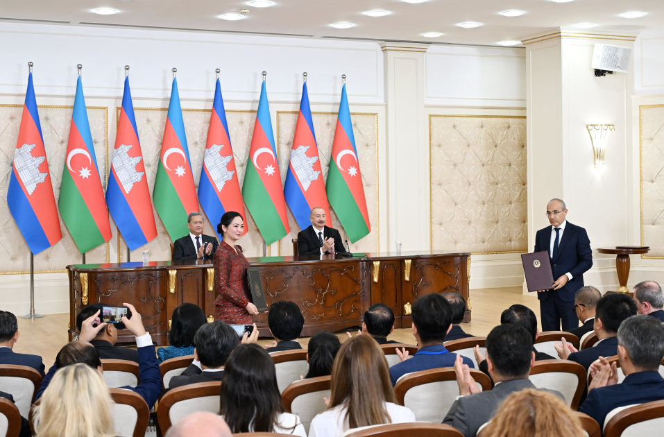 Azərbaycan-Kamboca sənədləri mübadilə olunub (FOTO) (YENİLƏNİB)