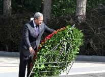 Kambocanın Baş naziri Fəxri xiyabanda Ümummilli Lider Heydər Əliyevin məzarını ziyarət edib (FOTO)