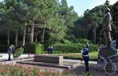 Kambocanın Baş naziri Fəxri xiyabanda Ümummilli Lider Heydər Əliyevin məzarını ziyarət edib (FOTO)