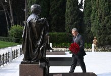 Kambocanın Baş naziri Fəxri xiyabanda Ümummilli Lider Heydər Əliyevin məzarını ziyarət edib (FOTO)