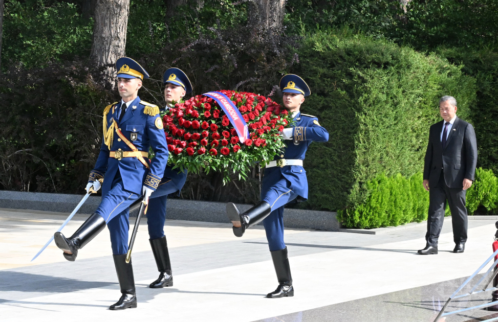 Kambocanın Baş naziri Fəxri xiyabanda Ümummilli Lider Heydər Əliyevin məzarını ziyarət edib (FOTO)
