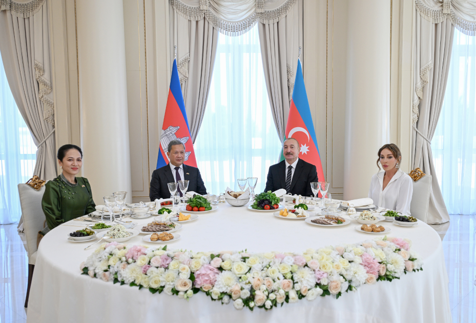 Prezident İlham Əliyev və Birinci xanım Mehriban Əliyevanın adından Kambocanın Baş naziri və Birinci xanımının şərəfinə rəsmi nahar verilib (FOTO)