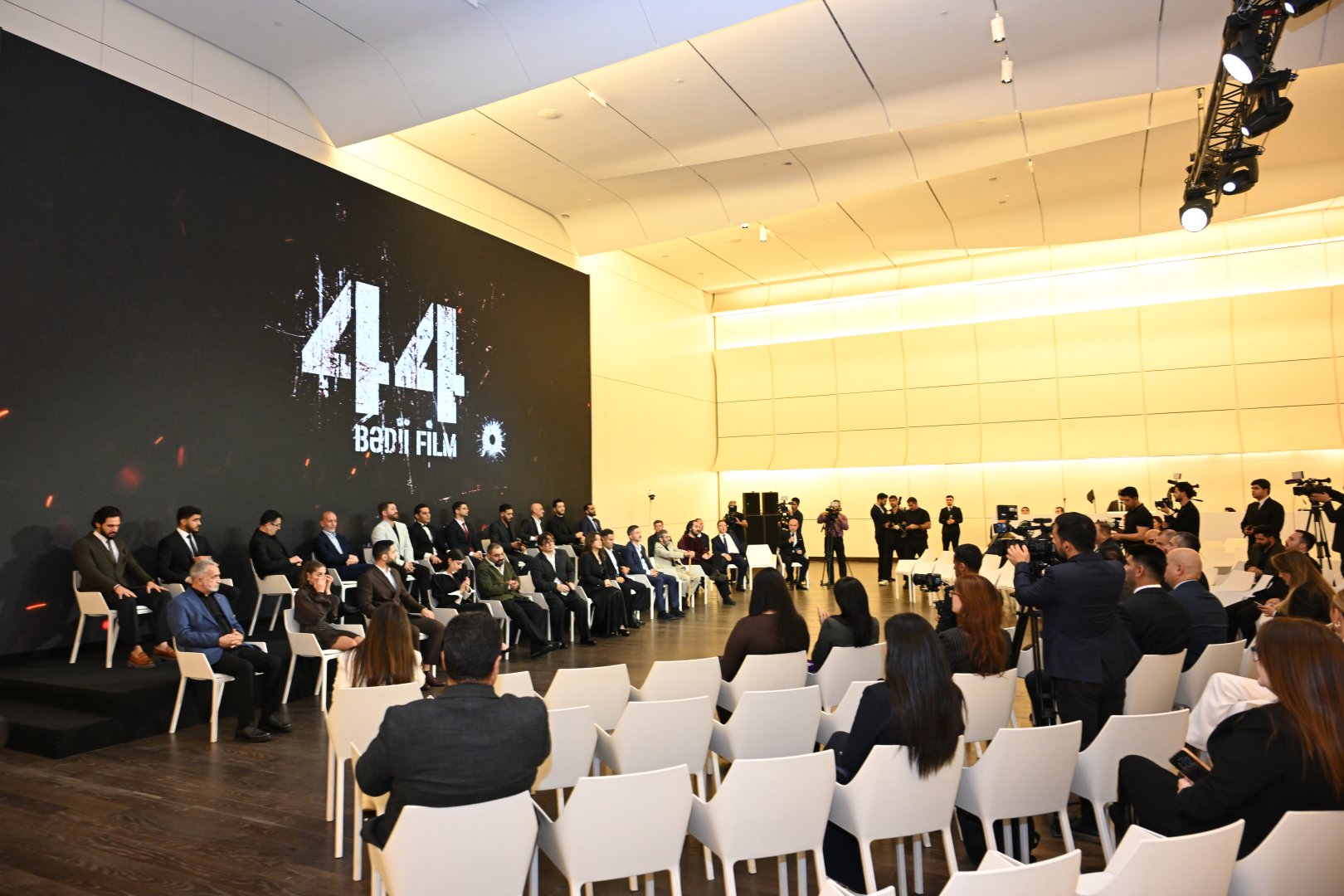 "44" filminin yaradıcı heyətinin brifinqi keçirilib (FOTO/VİDEO)