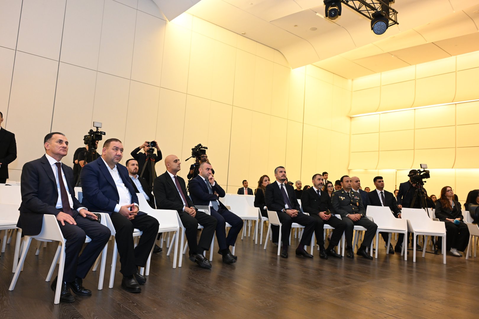 "44" filminin yaradıcı heyətinin brifinqi keçirilib (FOTO/VİDEO)