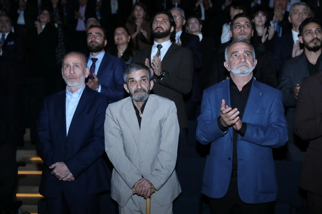 Heydər Əliyev Mərkəzində "44"ün premyerası keçirilib – göz yaşları, qürur və alqışlar (FOTOLAR)