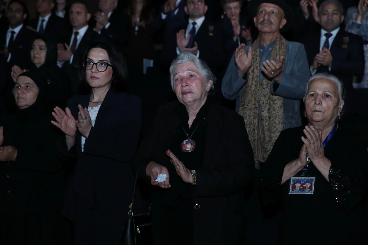 Heydər Əliyev Mərkəzində "44"ün premyerası keçirilib – göz yaşları, qürur və alqışlar (FOTOLAR)