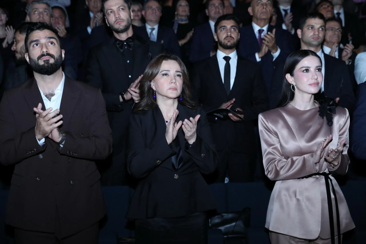 Heydər Əliyev Mərkəzində "44"ün premyerası keçirilib – göz yaşları, qürur və alqışlar (FOTOLAR)