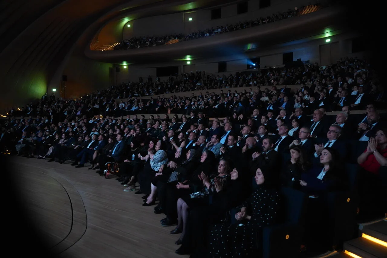 Heydər Əliyev Mərkəzində "44"ün premyerası keçirilib – göz yaşları, qürur və alqışlar (FOTOLAR)