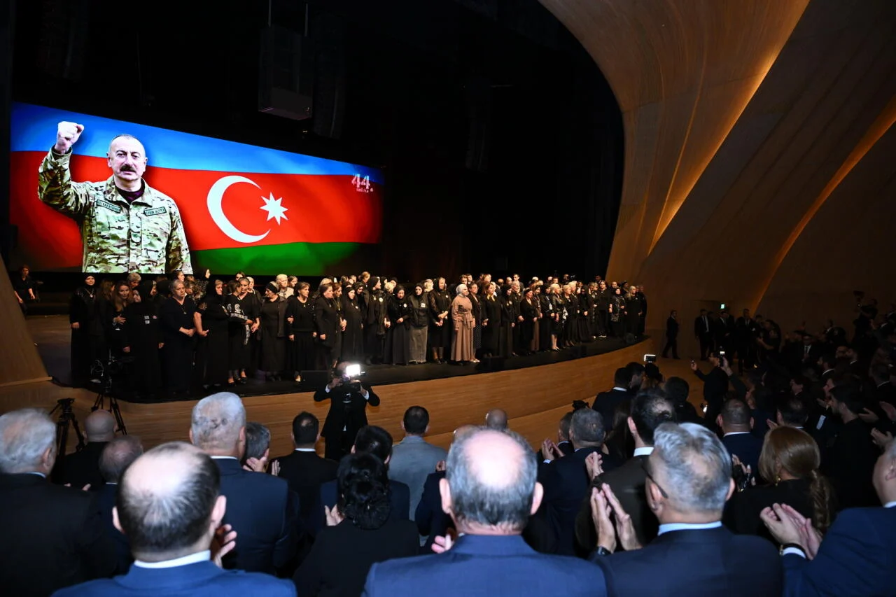 Heydər Əliyev Mərkəzində "44"ün premyerası keçirilib – göz yaşları, qürur və alqışlar (FOTOLAR)