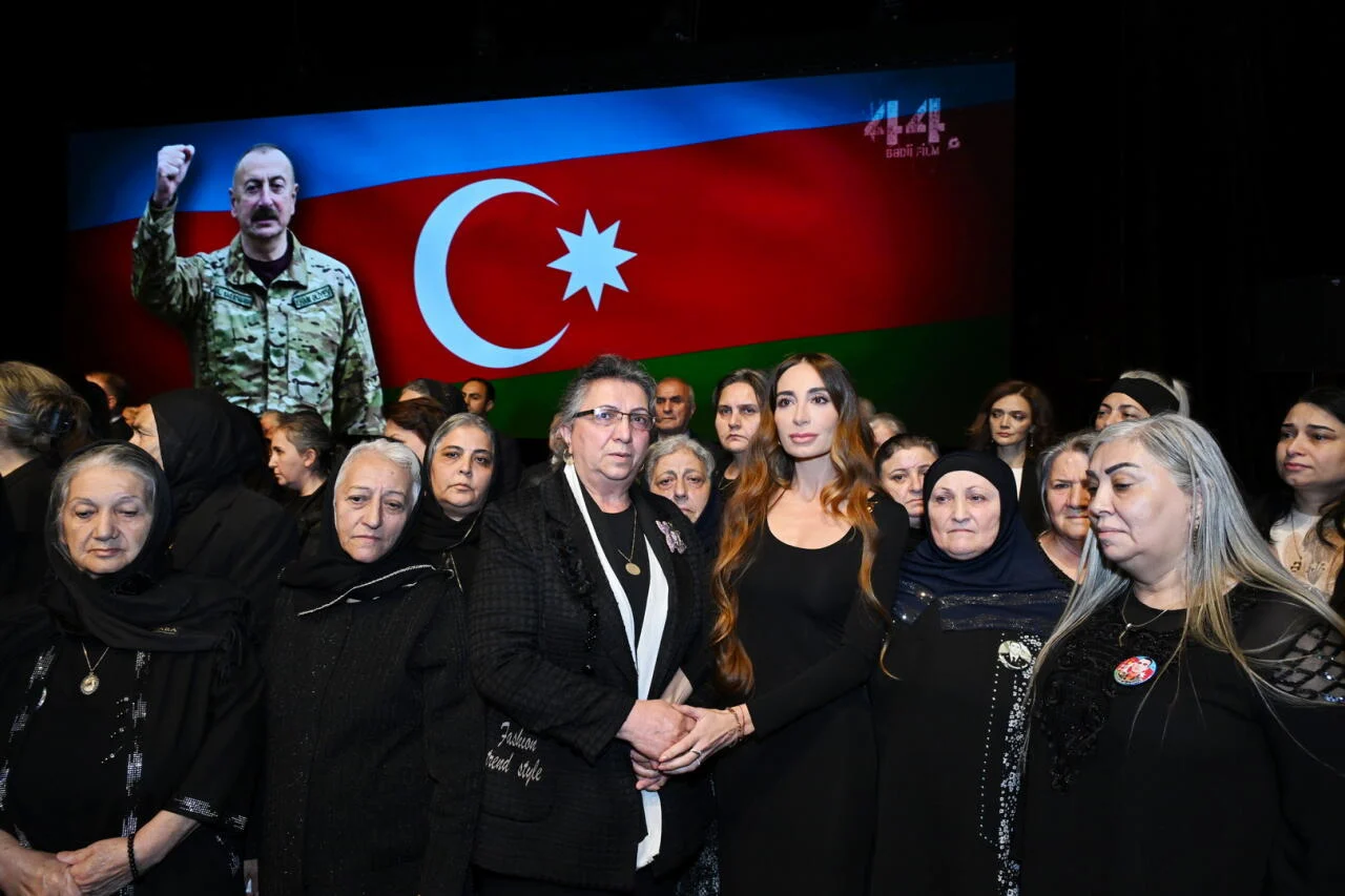 Heydər Əliyev Mərkəzində "44"ün premyerası keçirilib – göz yaşları, qürur və alqışlar (FOTOLAR)