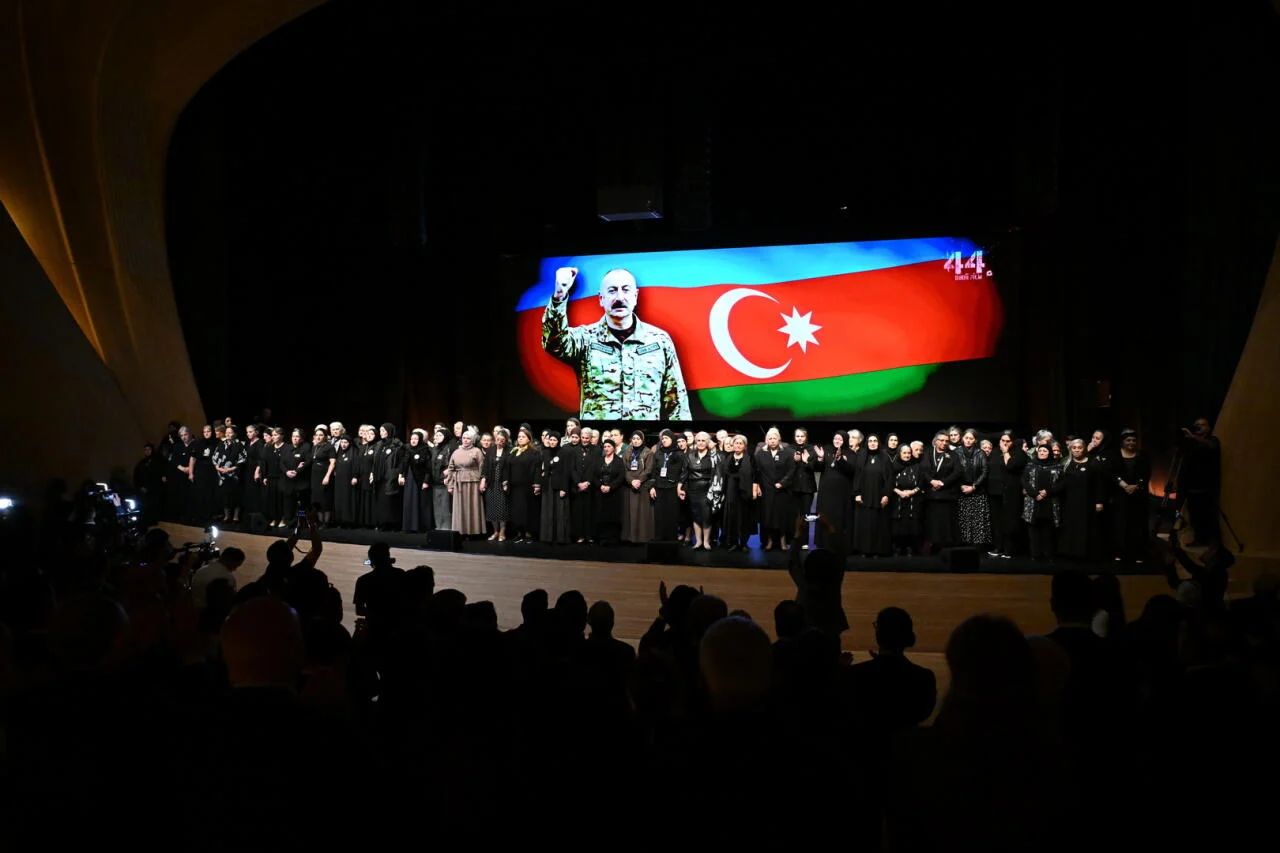 Heydər Əliyev Mərkəzində "44"ün premyerası keçirilib – göz yaşları, qürur və alqışlar (FOTOLAR)