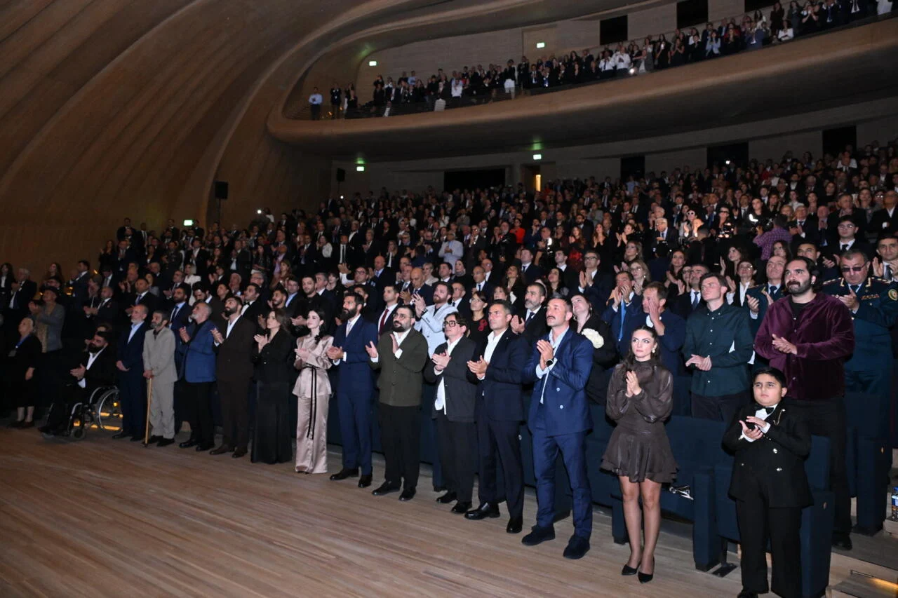 Heydər Əliyev Mərkəzində "44"ün premyerası keçirilib – göz yaşları, qürur və alqışlar (FOTOLAR)