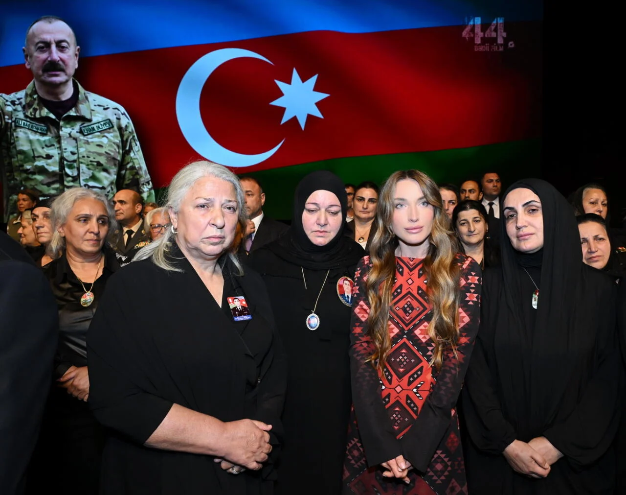 Heydər Əliyev Mərkəzində "44"ün premyerası keçirilib – göz yaşları, qürur və alqışlar (FOTOLAR)