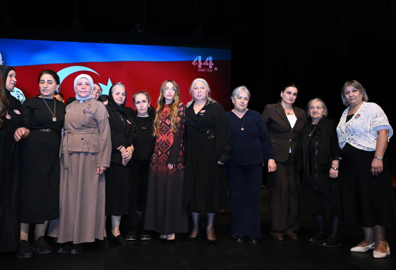 Heydər Əliyev Mərkəzində "44"ün premyerası keçirilib – göz yaşları, qürur və alqışlar (FOTOLAR)